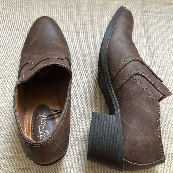 EuroSoft Abeline Ankle Boot Vegan Leather Stitching Details Comfort Slip On - Picture 4 of 17